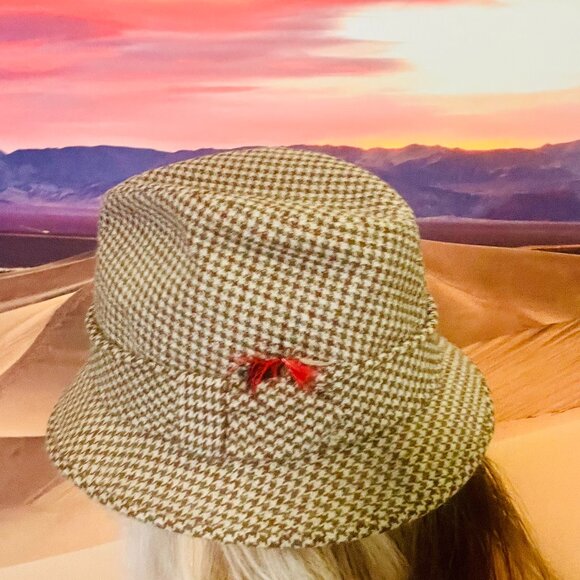 Vintage “Wales #1” Wool Fedora – Medium (7–7⅛) Houndstooth w/ Feather Accent - Picture 2 of 6